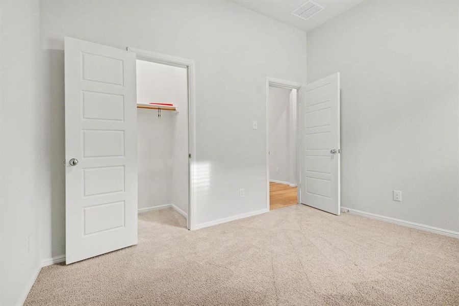 Spacious, unfurnished interior of a new home in Stratton Place, Greenville (Image 13).