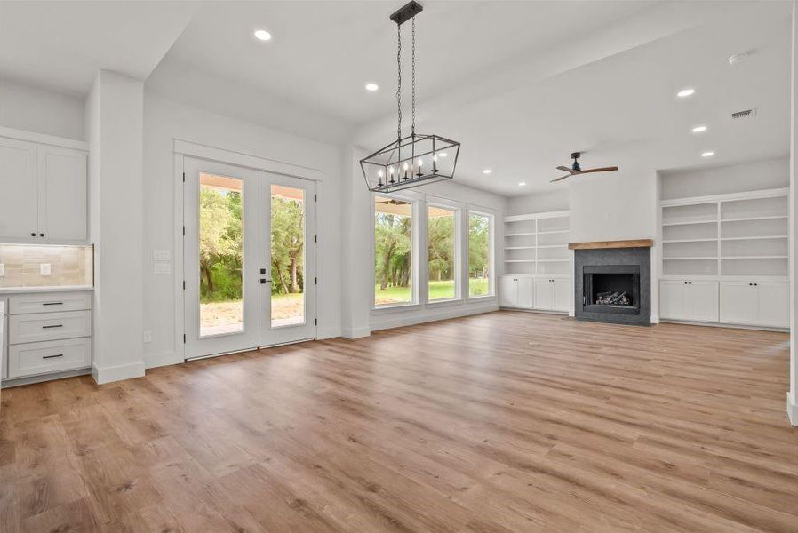 Spacious, unfurnished interior of a new home in , Weatherford (Image 29).