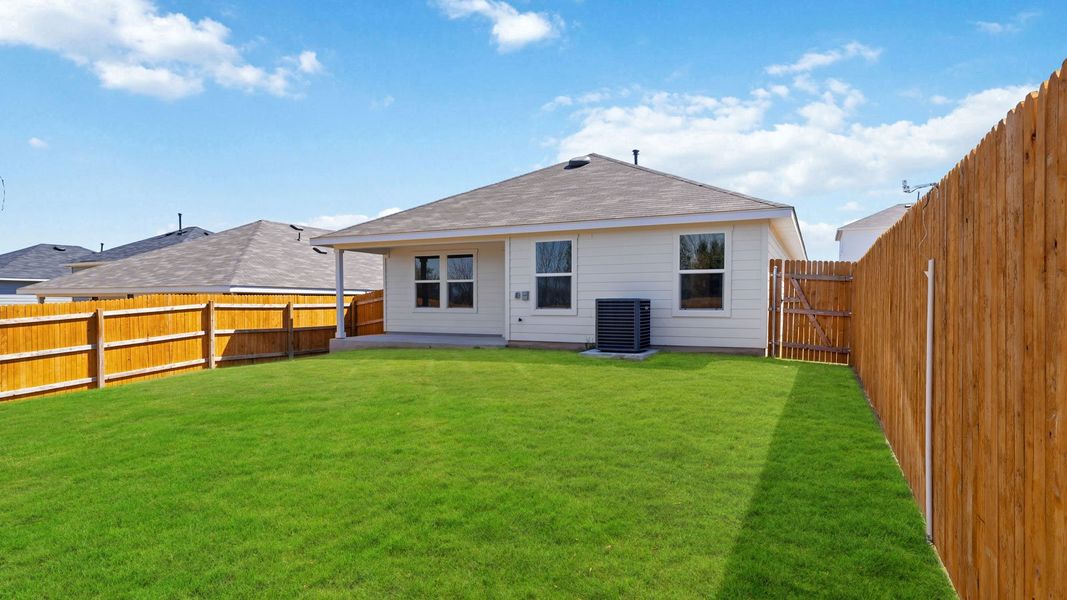 Exterior details and patio area of a home in Wayside, Uhland (Image 4).