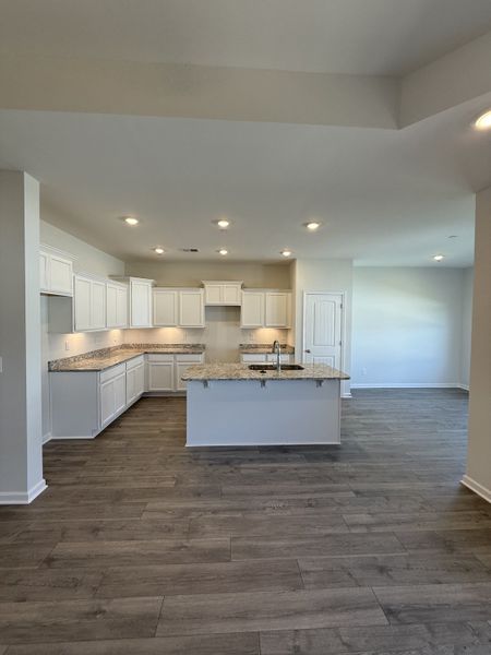 Spacious, unfurnished interior of a new home in Bradley Bend, Ashland City (Image 10).