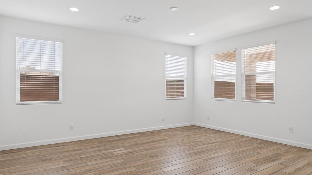 Spacious, unfurnished interior of a new home in Radiance at Superstition Vistas, Apache Junction (Image 17).