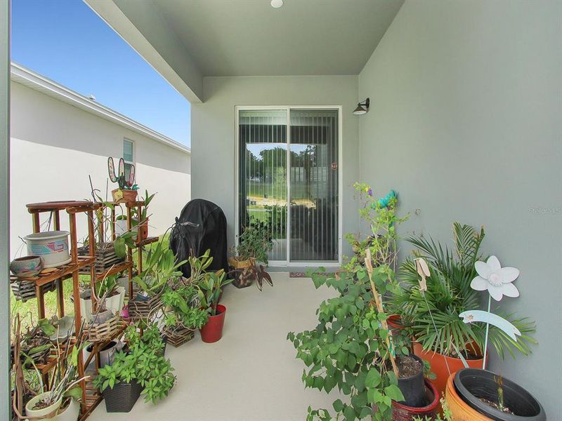 Exterior details and patio area of a home in , Groveland (Image 4).