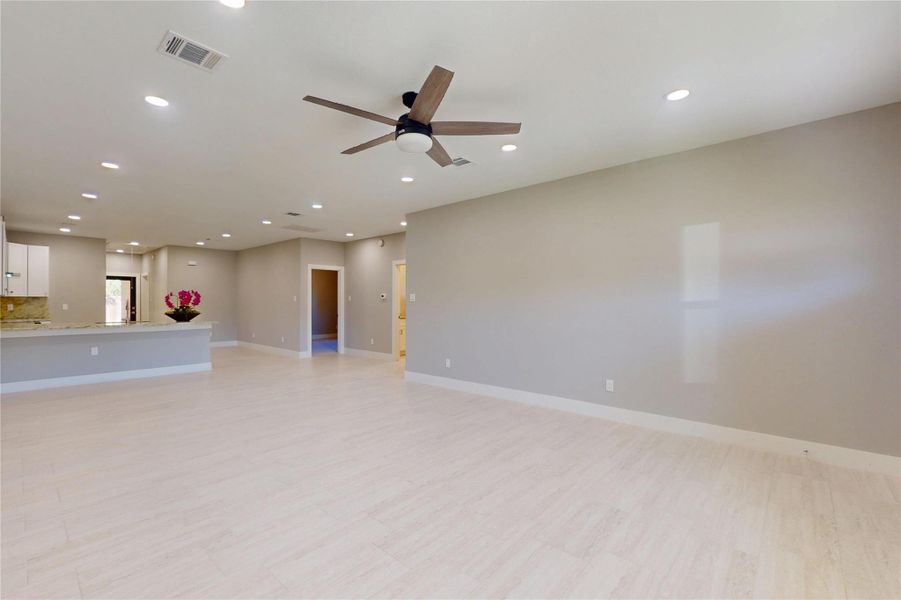 Spacious, unfurnished interior of a new home in , Houston (Image 15).