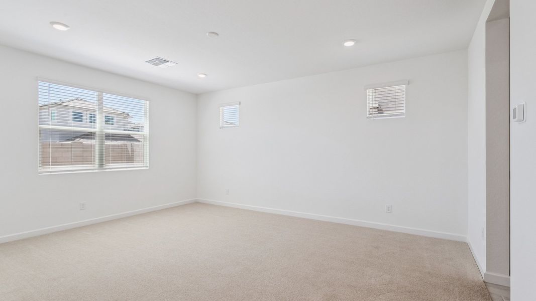 Spacious, unfurnished interior of a new home in Aloravita, Peoria (Image 21).