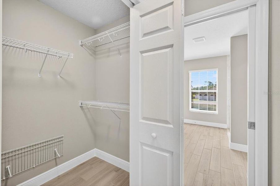 Spacious, unfurnished interior of a new home in , Weeki Wachee (Image 18).