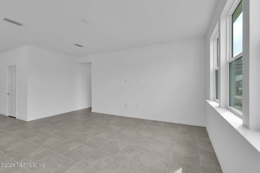 Spacious, unfurnished interior of a new home in Hyland Trail, Green Cove Springs (Image 14).