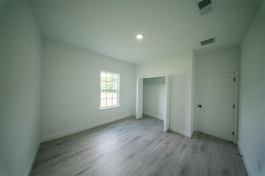 Spacious, unfurnished interior of a new home in , Ocala (Image 11).