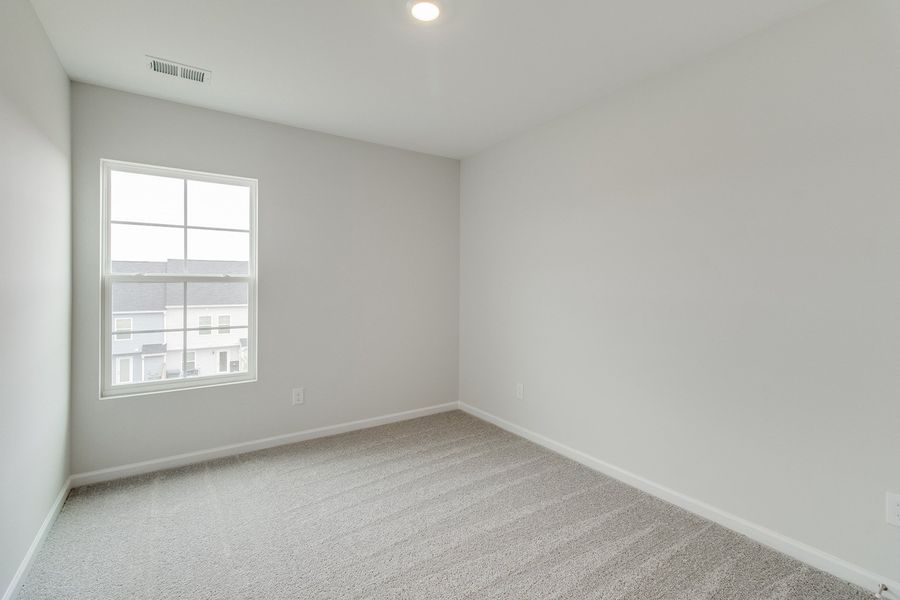 Spacious, unfurnished interior of a new home in Astoria, Columbia (Image 26).