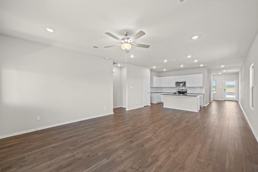Spacious, unfurnished interior of a new home in Creekhaven, Rosharon (Image 16). Spacious, unfurnished interior of a new home in Creekhaven, Rosharon (Image 16).