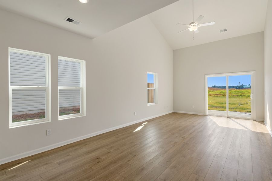 Spacious, unfurnished interior of a new home in Mayfair Village, Spartanburg (Image 21).