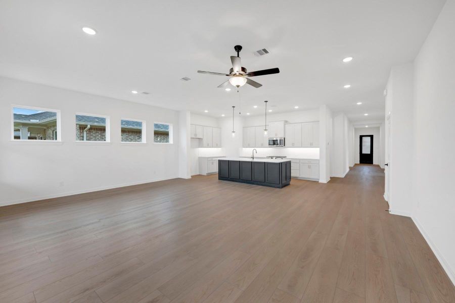 Spacious, unfurnished interior of a new home in The Grand Prairie 50’, Hockley (Image 29).