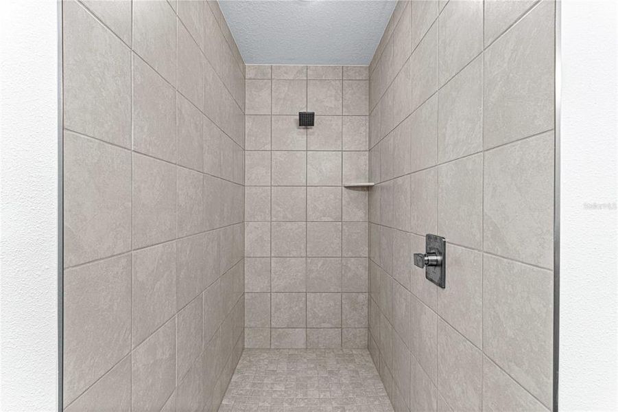 OVERSIZED WALK IN SHOWER