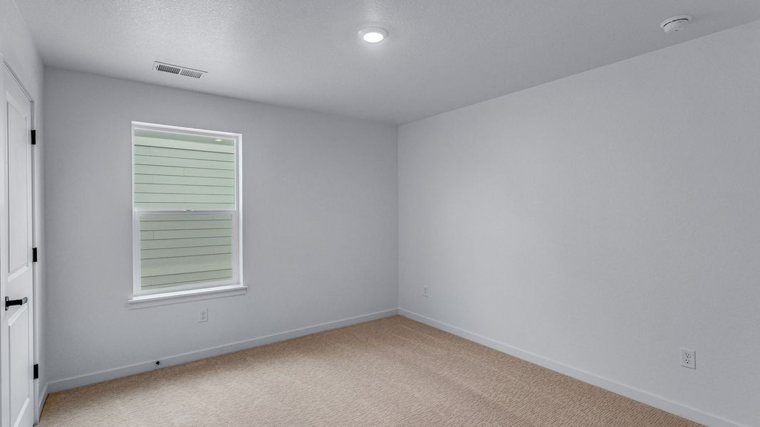 Spacious, unfurnished interior of a new home in Vista Meadows, Fort Lupton (Image 25).