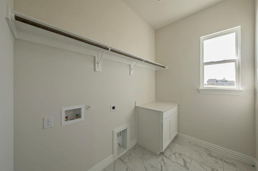 Spacious, unfurnished interior of a new home in Matthews Farms, Venus (Image 29).