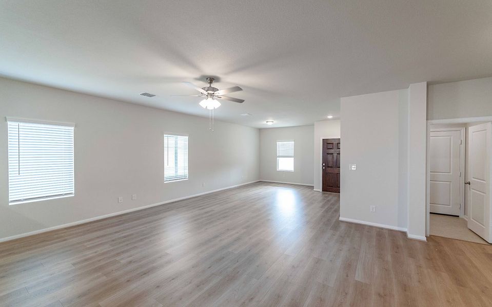 Spacious, unfurnished interior of a new home in Hunters Glen, Jarrell (Image 8).