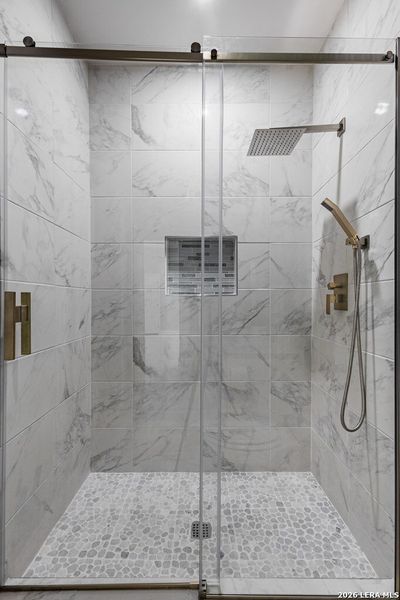 Close-up of interior finishes inside a home in , Eagle Pass (Image 18).