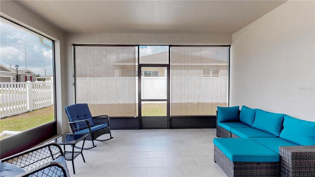 Exterior details and patio area of a home in , Winter Haven (Image 4).