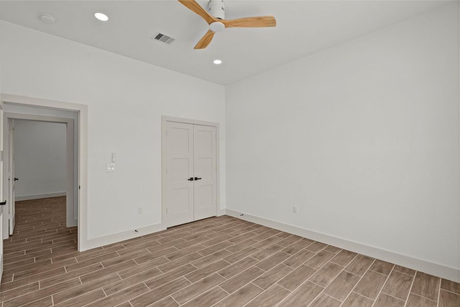 Spacious, unfurnished interior of a new home in , Alvin (Image 22).