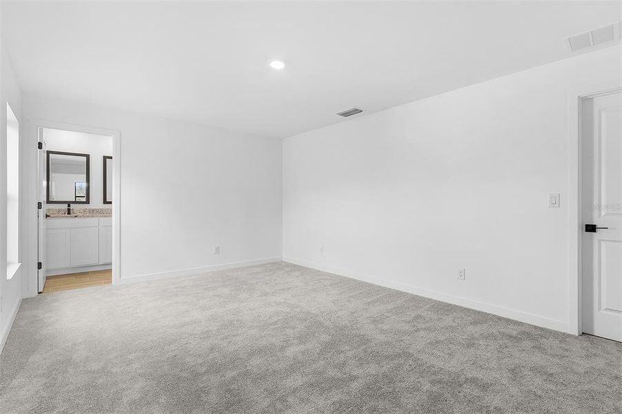Spacious, unfurnished interior of a new home in , North Port (Image 11).