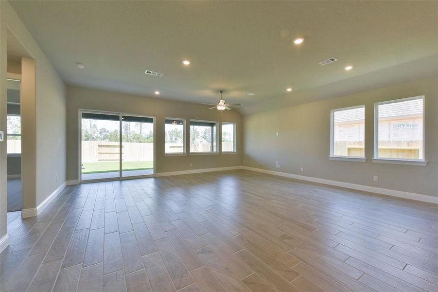 Spacious, unfurnished interior of a new home in Evergreen 50', Conroe (Image 23).