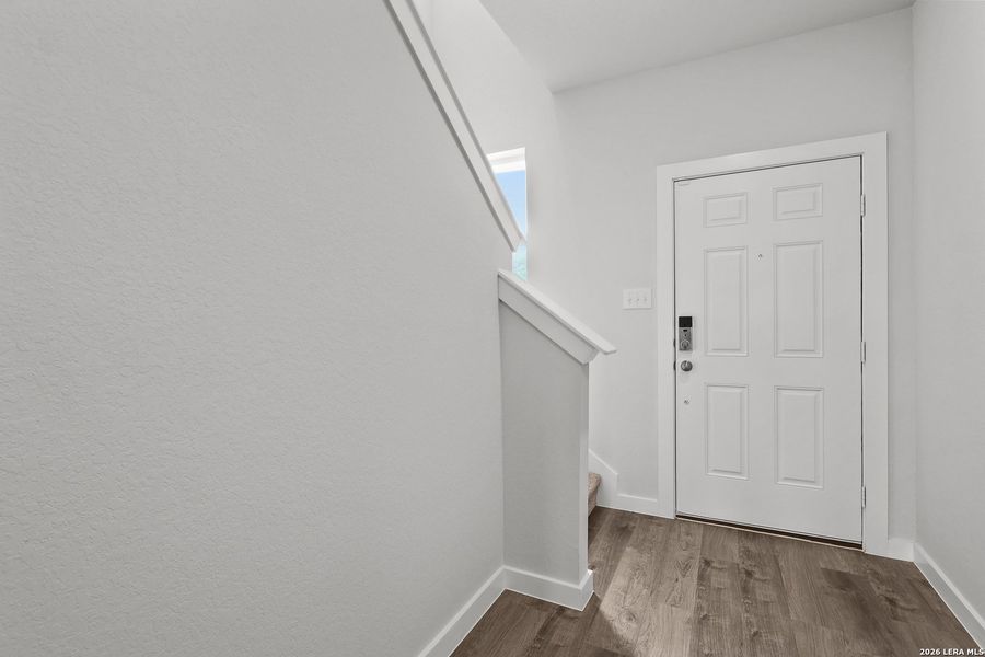 Spacious, unfurnished interior of a new home in Spring Creek, San Antonio (Image 29).