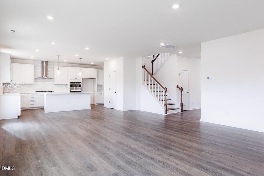 Interiors MLS-28 Interiors MLS-28