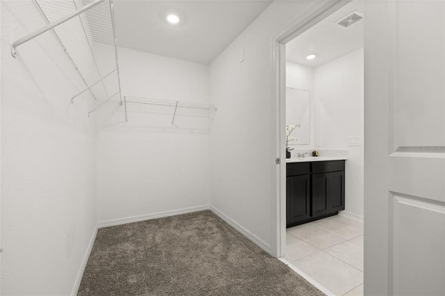 Spacious, unfurnished interior of a new home in Peace Creek Reserve, Winter Haven (Image 39).