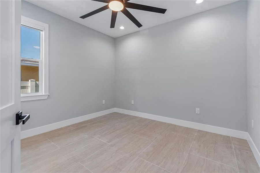 Spacious, unfurnished interior of a new home in , Tampa (Image 55).