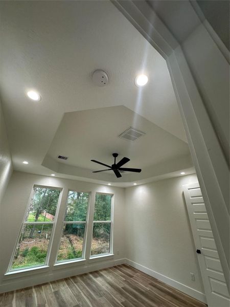 Spacious, unfurnished interior of a new home in , Humble (Image 20).