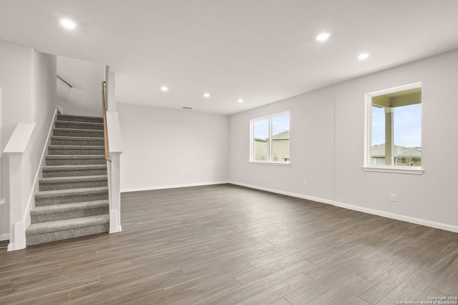 Spacious, unfurnished interior of a new home in Cinco Lakes, San Antonio (Image 12).