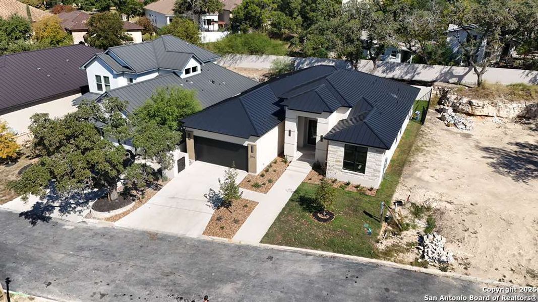 Exterior details and patio area of a home in , San Antonio (Image 4).