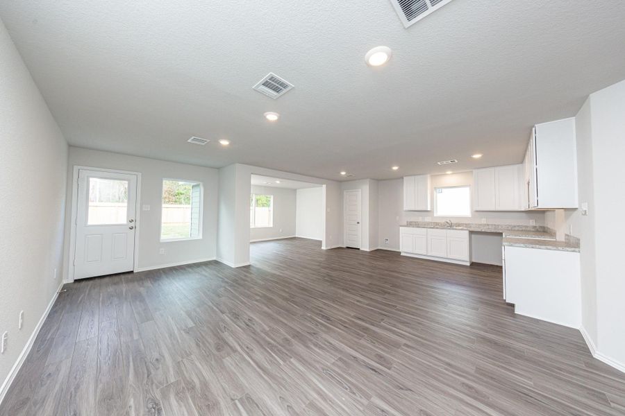 Spacious, unfurnished interior of a new home in Townsend Reserve, Splendora (Image 17).