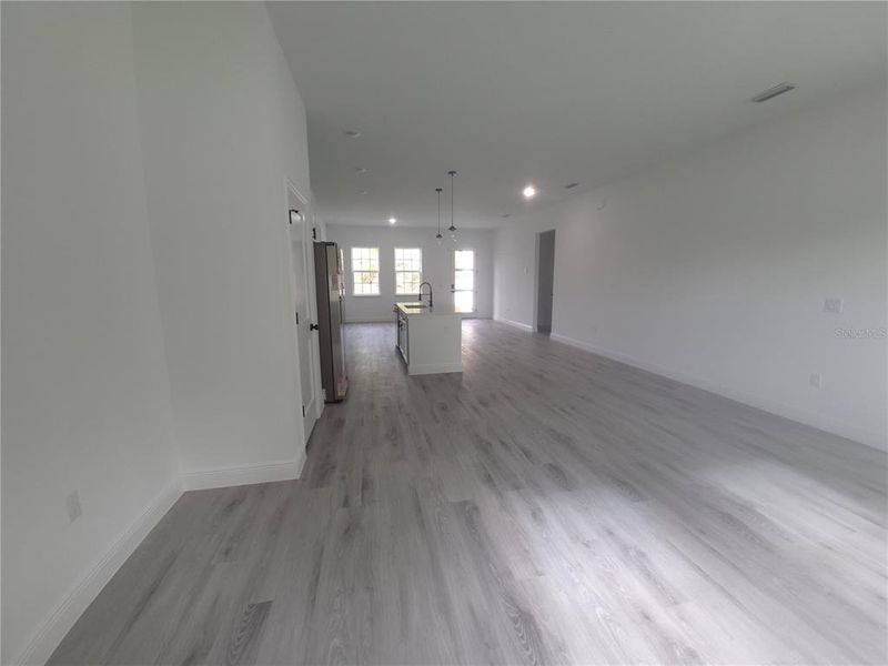 Spacious, unfurnished interior of a new home in , Ocala (Image 10).