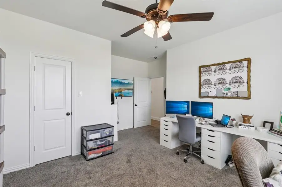 Furnished interior view inside a new home in , Waxahachie (Image 19).