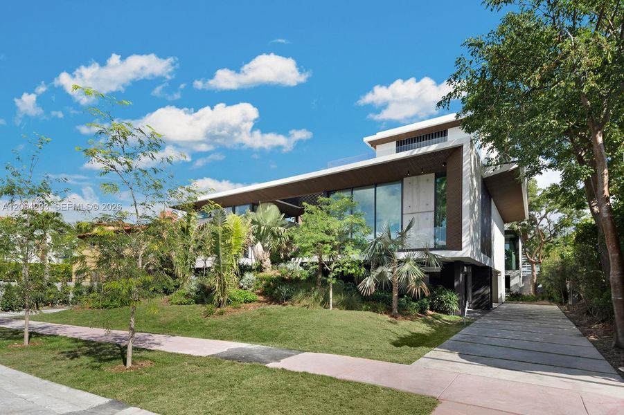 Image 75 of a home in .