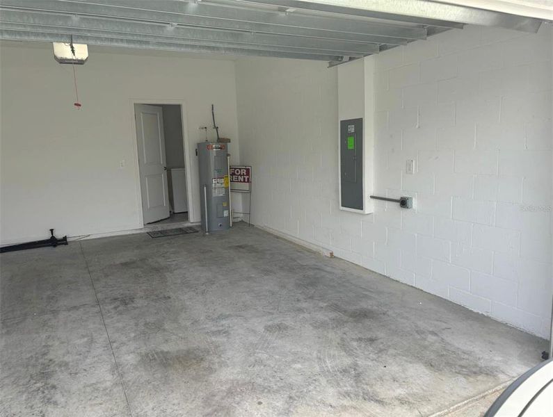 Spacious, unfurnished interior of a new home in Ranches at Lake McLeod, Eagle Lake (Image 14).