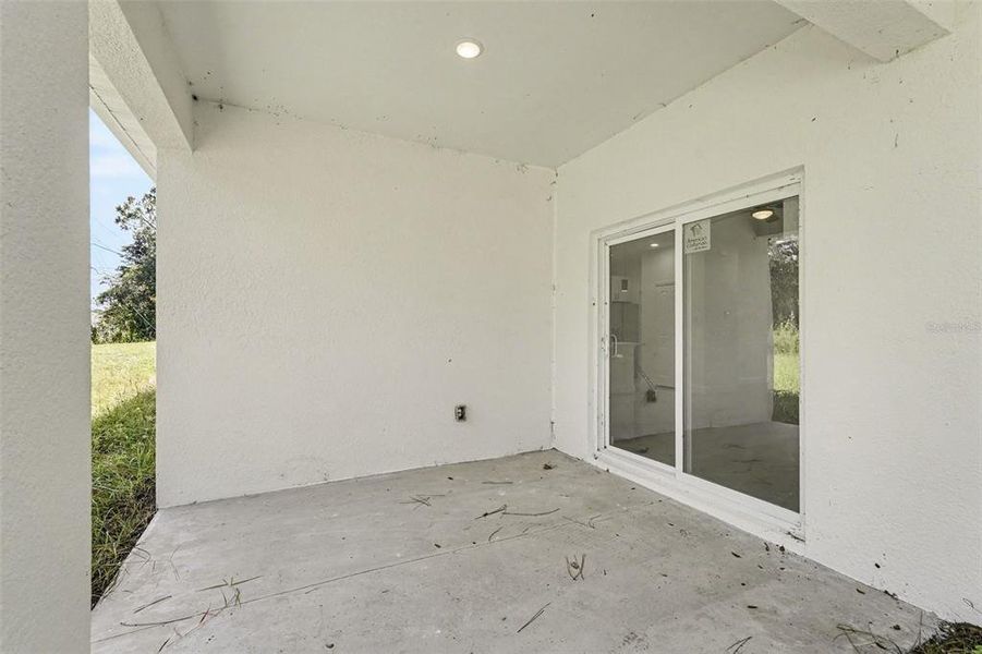 Exterior details and patio area of a home in , Palm Bay (Image 3).