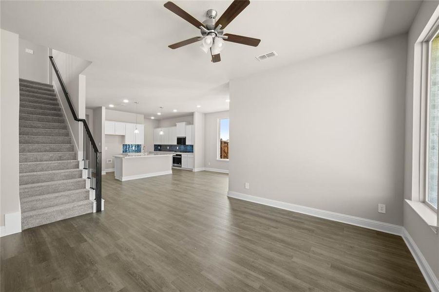 Spacious, unfurnished interior of a new home in Country Hollow Sales Phase 1, Aledo (Image 13).