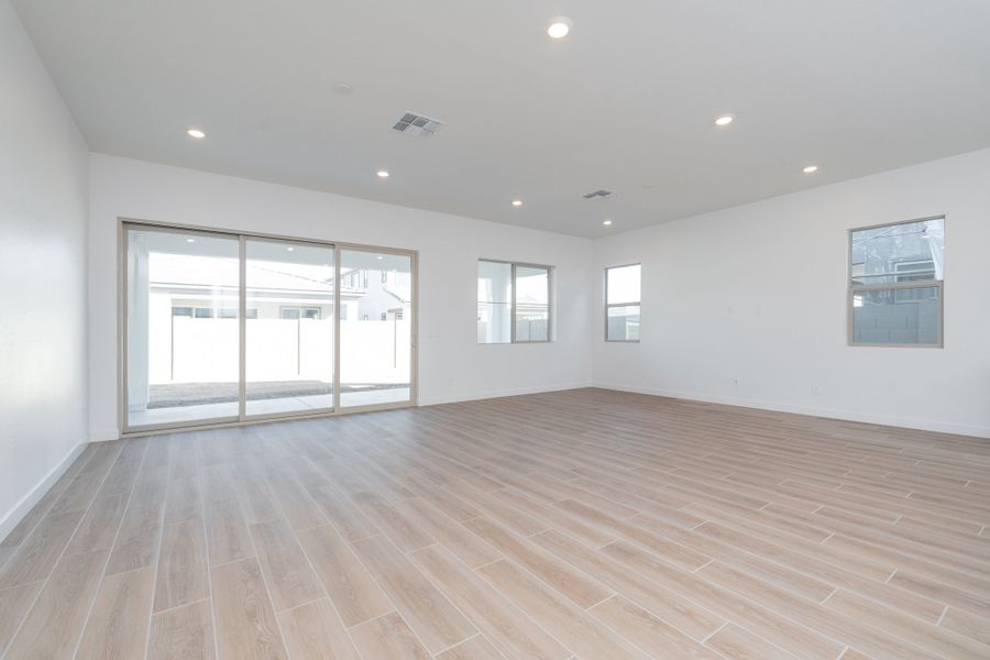 Spacious, unfurnished interior of a new home in Waterston Central, Gilbert (Image 10).