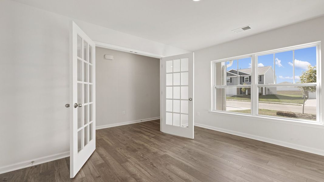 Spacious, unfurnished interior of a new home in Woodhaven, Spartanburg (Image 16).