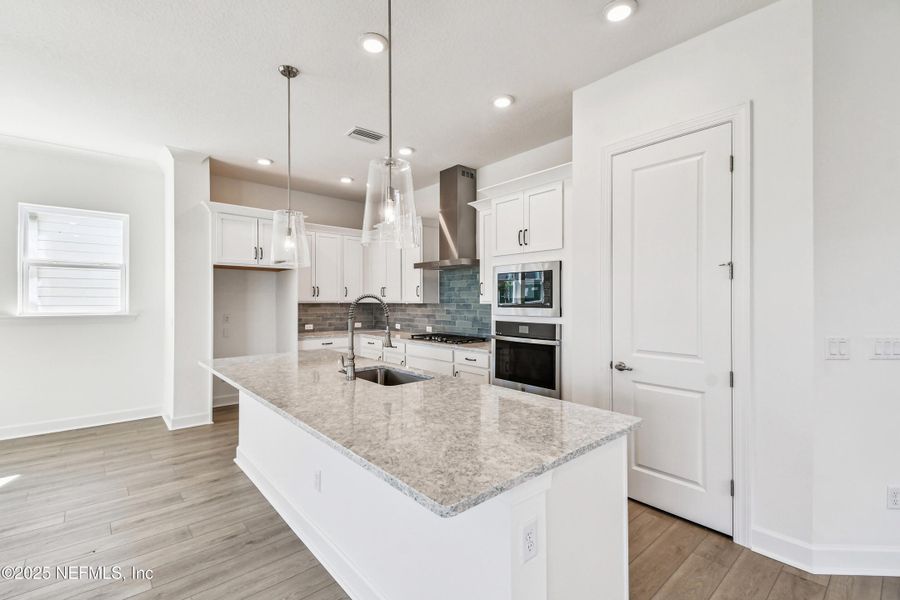 Furnished interior view inside a new home in Seven Pines 40' Front Entry, Jacksonville (Image 7).