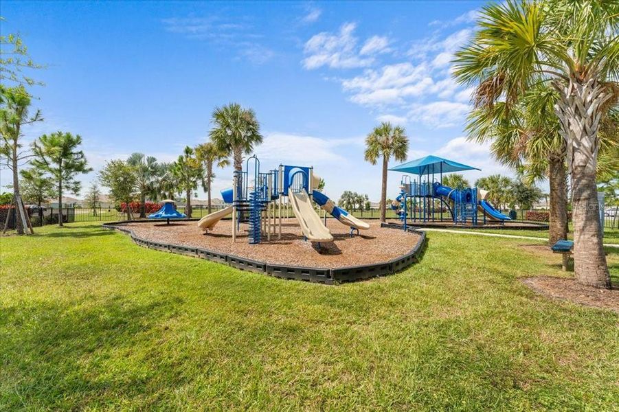 Community amenities in Bella Lago, Parrish (Image 28).