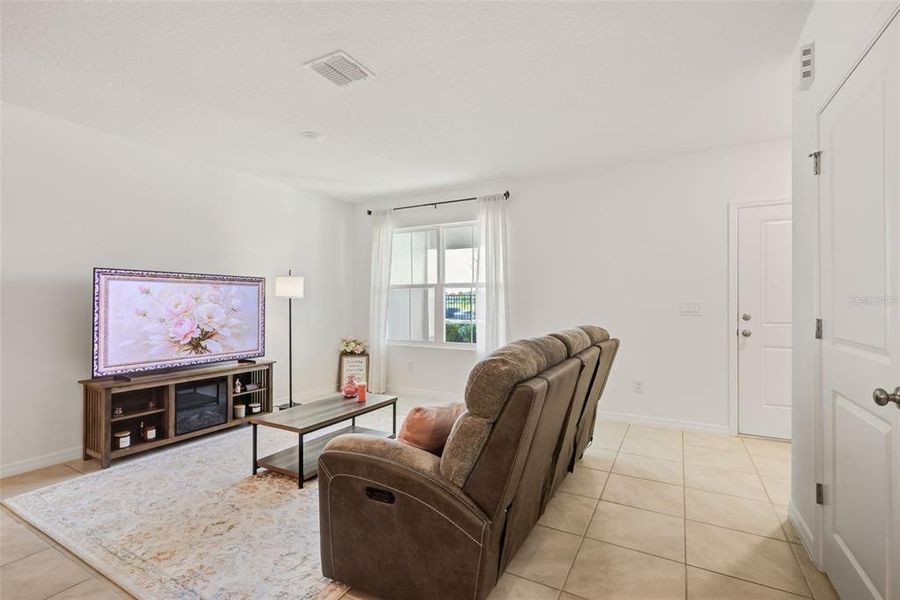Furnished interior view inside a new home in , Winter Garden (Image 10).