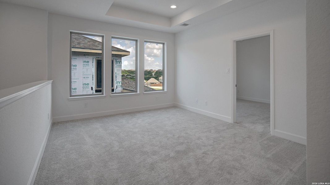 Spacious, unfurnished interior of a new home in Ladera, San Antonio (Image 19).