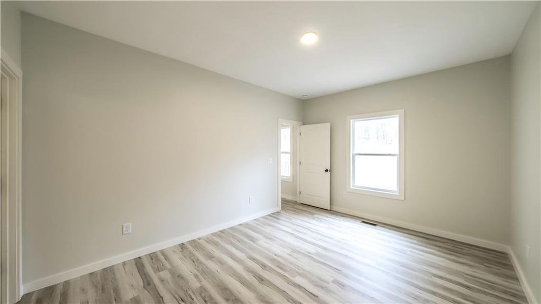 Spacious, unfurnished interior of a new home in , Carrollton (Image 27).