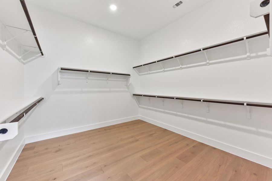 Spacious, unfurnished interior of a new home in Sun City Texas, Georgetown (Image 16).