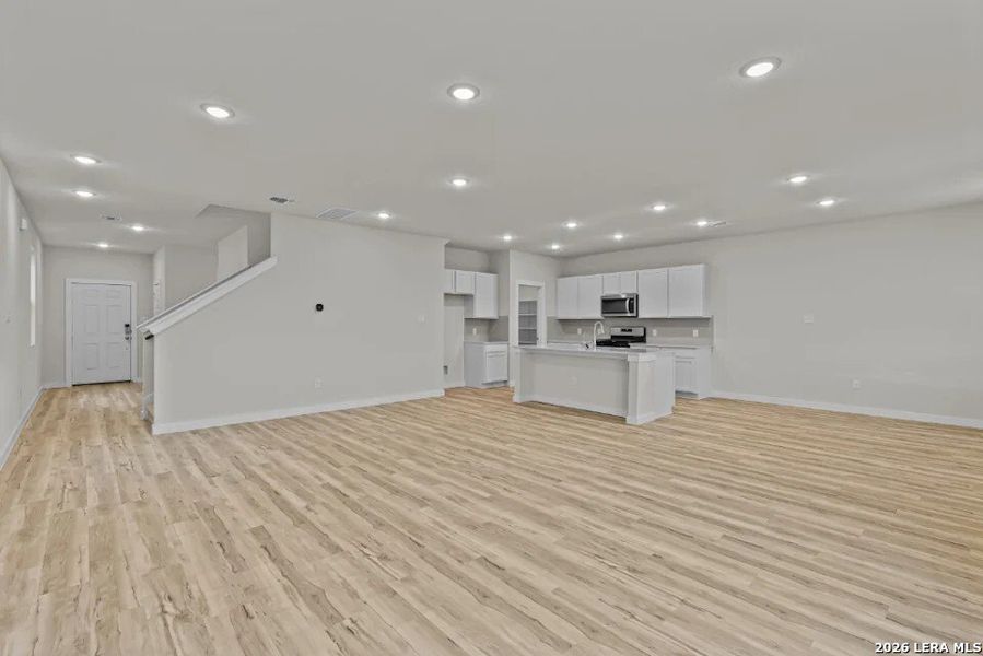 Spacious, unfurnished interior of a new home in Applewhite Meadows, San Antonio (Image 13).
