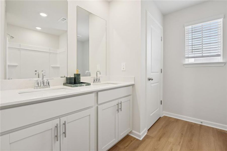 Furnished interior view inside a new home in Ivey Township, Dallas (Image 19).