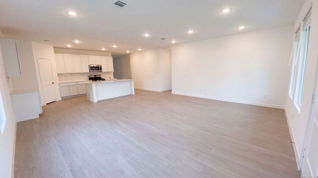 Spacious, unfurnished interior of a new home in Waterwheel, San Antonio (Image 39).