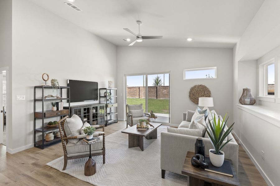 Furnished interior view inside a new home in Willow Grove, Melissa (Image 5).